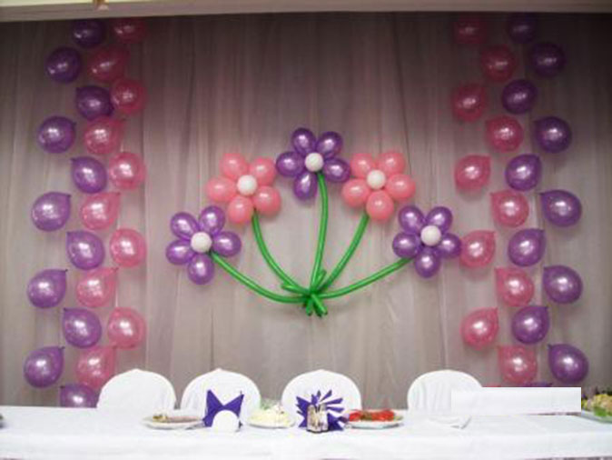 Decoración 15 años con fondo de globos