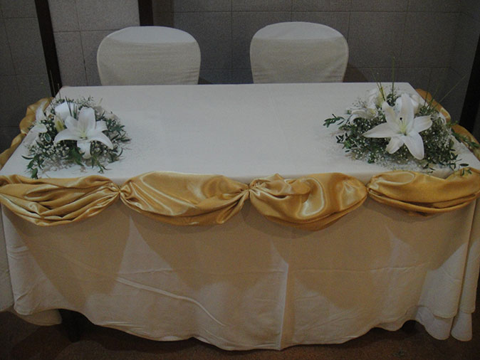 Decoración mesa pastel de boda