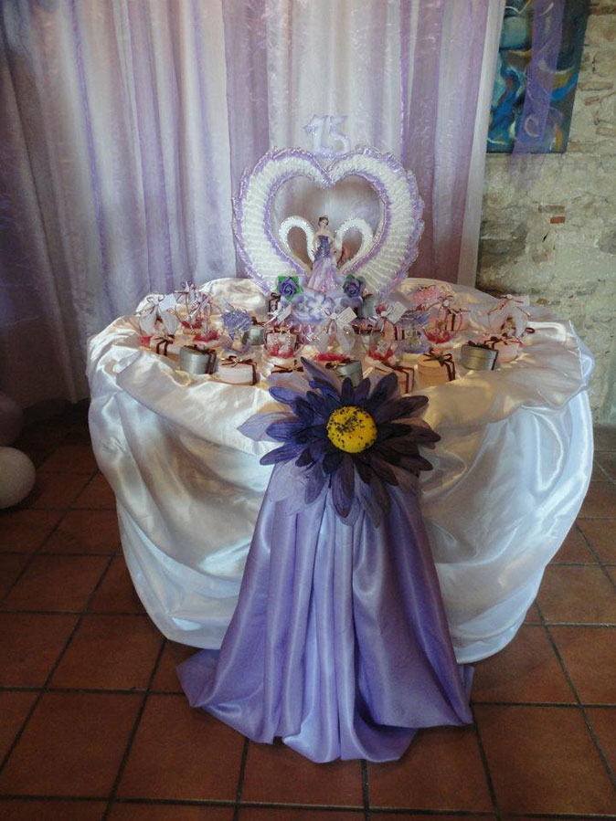 Decoración mesa de regalos y pastel